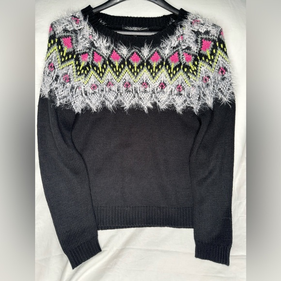 Beautiful Almost Famous Sweater with soft fuzzy fur that makes it eclectic! - Picture 1 of 5